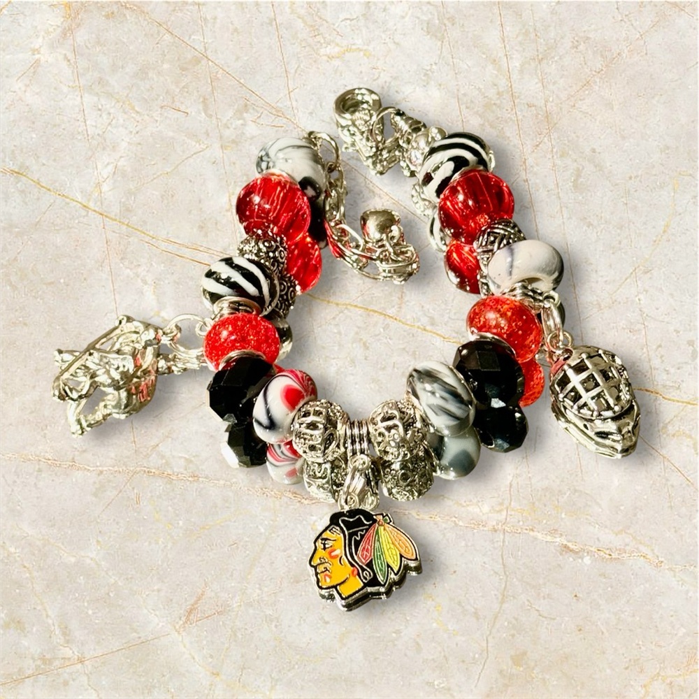 Chicago Blackhawks Beaded Charm Bracelet - NHL
